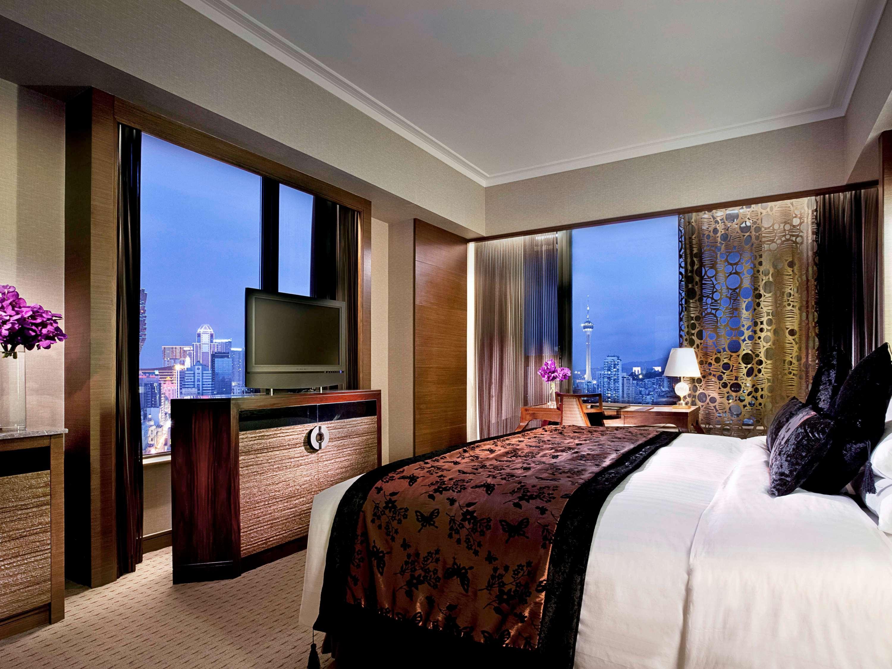 Hotel Sofitel Macau At Ponte 16 Exterior foto A suite at the Mandarin Oriental, Hong Kong