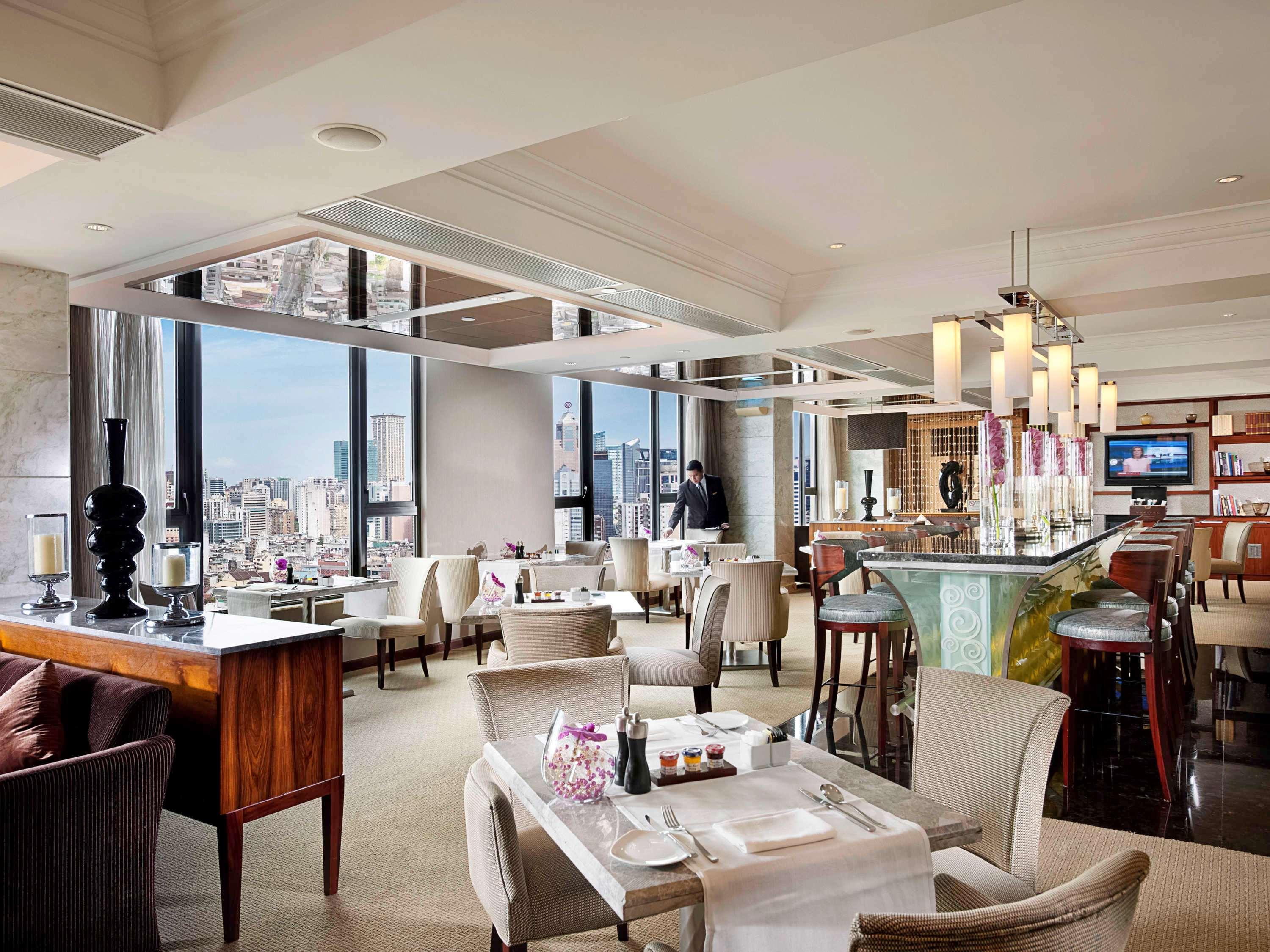 Hotel Sofitel Macau At Ponte 16 Exterior foto The Club at the Conrad Tokyo