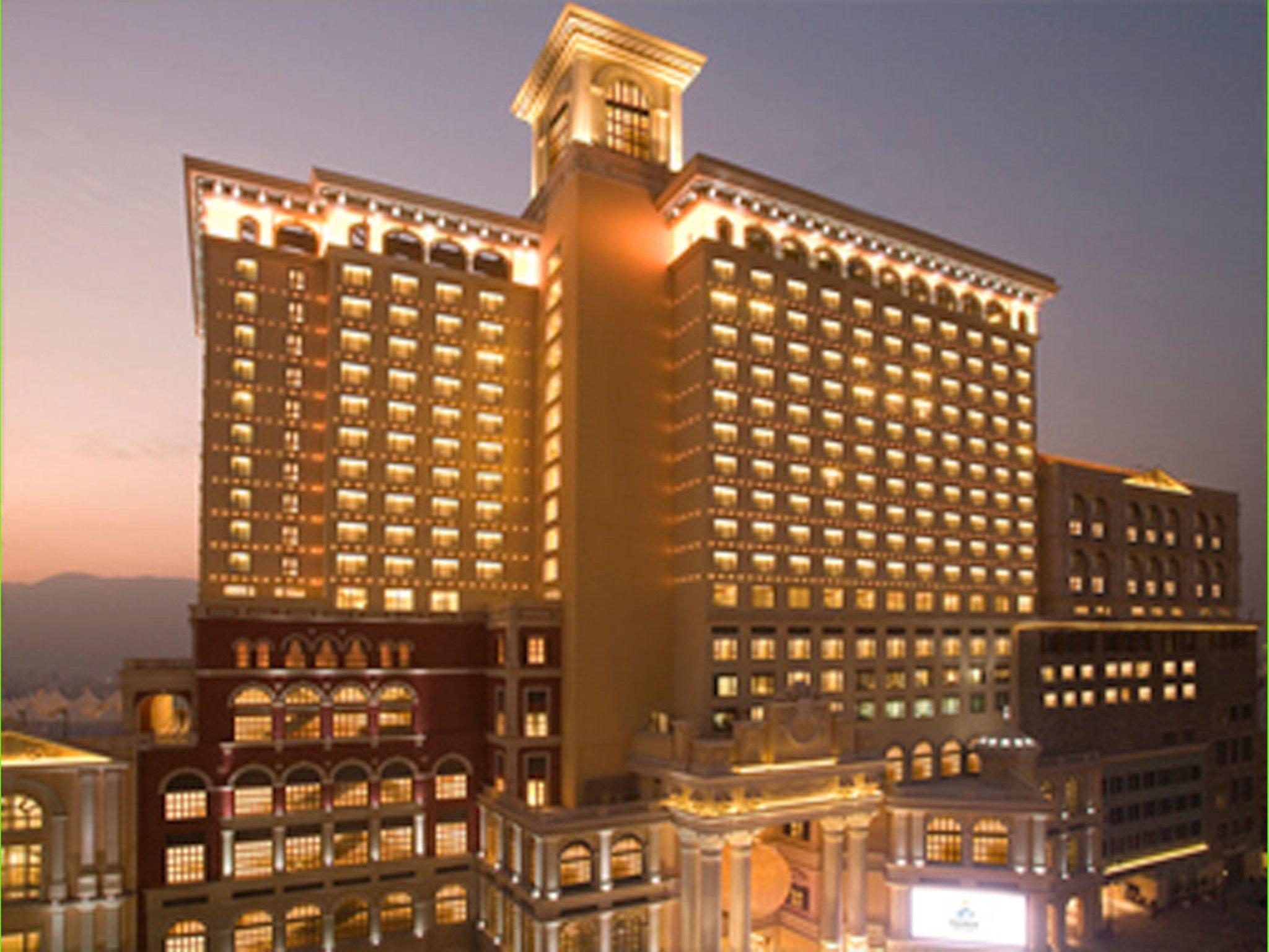 Hotel Sofitel Macau At Ponte 16 Exterior foto The hotel at night
