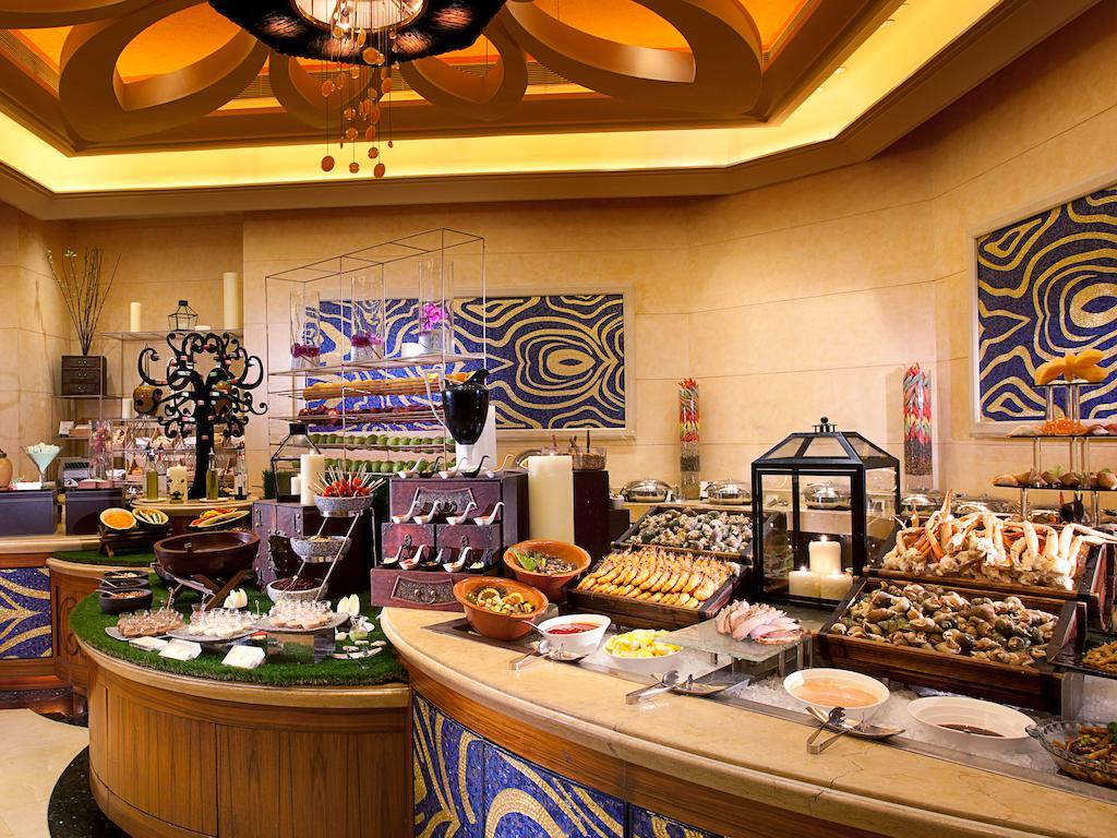 Hotel Sofitel Macau At Ponte 16 Exterior foto The buffet at the Sands